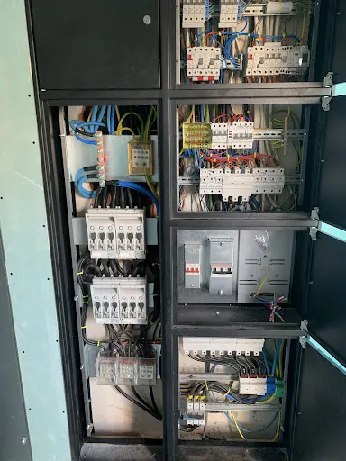 Best Electric - pogotowie elektryczne 24h/7 | Usługi elektryczne | Usuwanie awarii elektrycznych | Elektryk